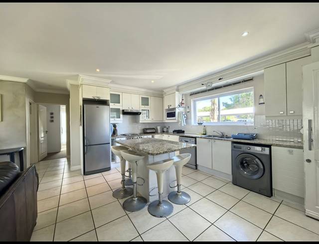 2 BEDROOM SECTIONAL TITLE FOR SALE IN MARINA MARTINIQUE